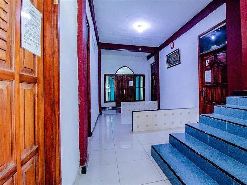 Spot On 2226 Nurmega Jaya Hotel 2*