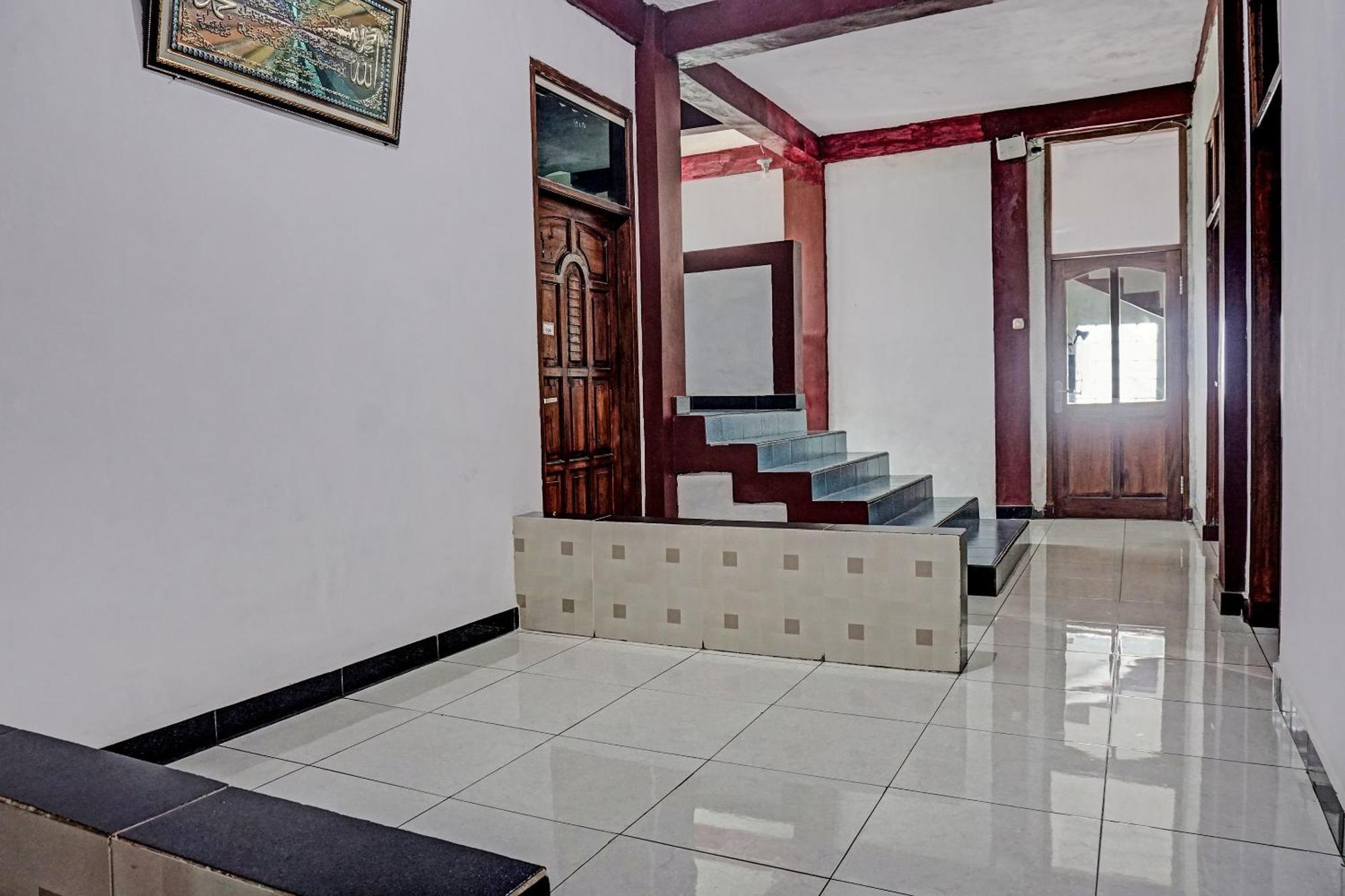 Spot On 2226 Nurmega Jaya Hotel Sukabumi